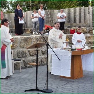 Altar und Singkreis Bergfeld